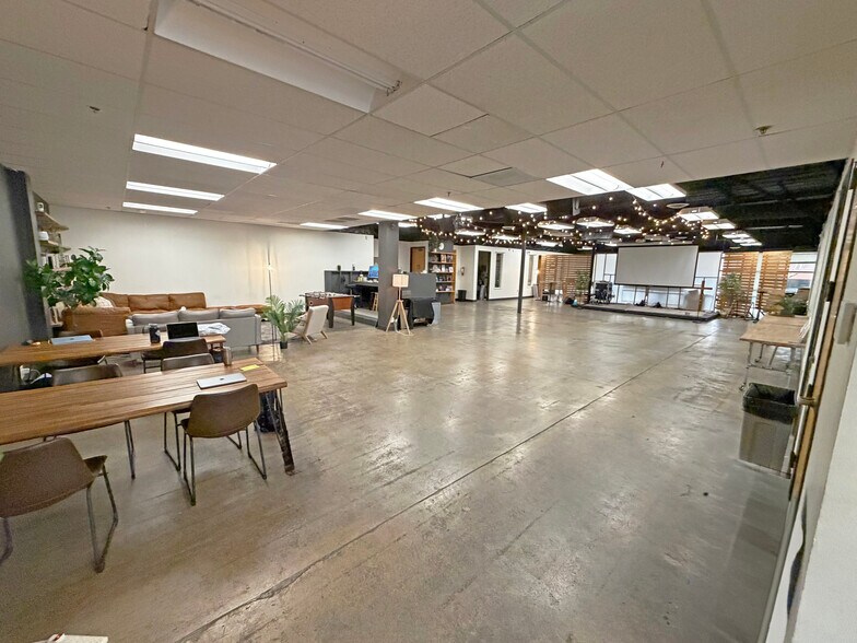 More Photos Of 14935 NE 87th St, Redmond Flex For Lease
