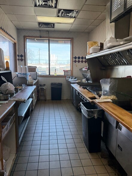 More Photos Of 14501 Joy Rd, Detroit General Retail For Sale