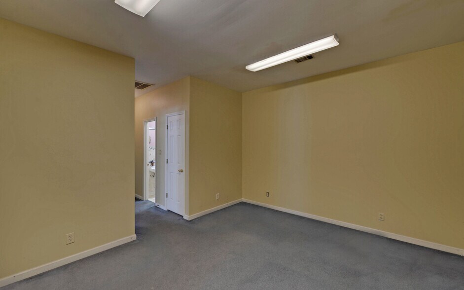 More Photos Of 131 W Savannah St, Toccoa Office For Lease