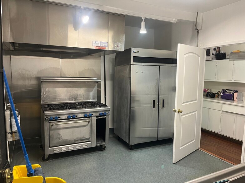 More Photos Of 5909 Camden St, Oakland Daycare Center For Sale