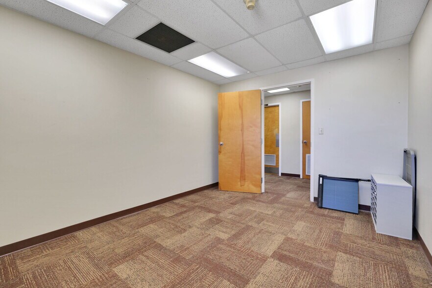 More Photos Of 6601-6535 Chester Ave, Jacksonville Continuing Care Retirement Community For Lease