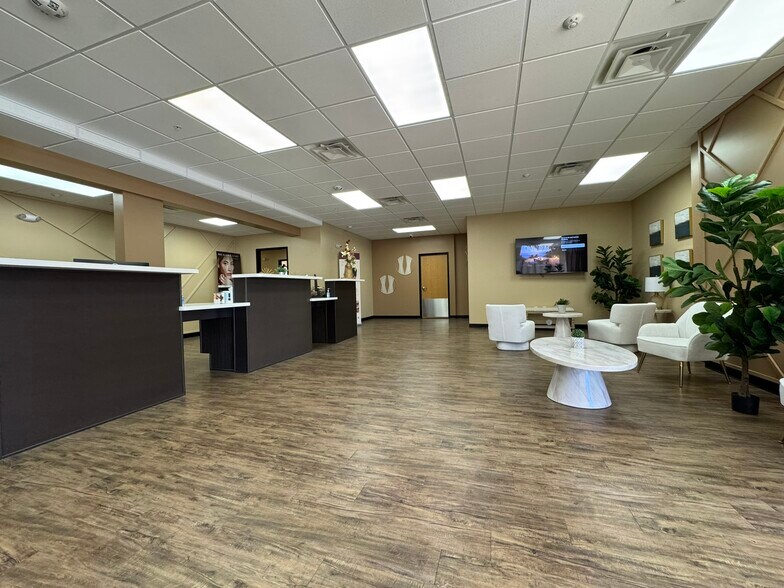 More Photos Of 1361 N Alma School Rd, Chandler Restaurant For Lease