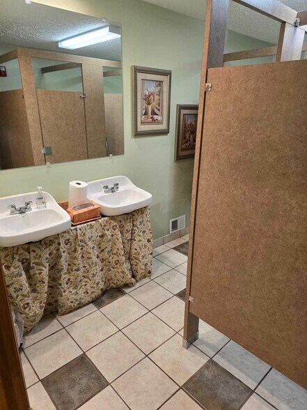 More Photos Of 661 N County Road 25A, Troy Daycare Center For Lease