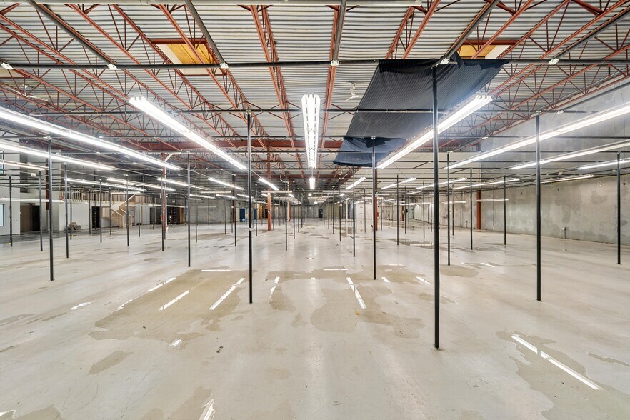 More Photos Of 8920 Fraserton Ct, Burnaby Warehouse For Lease