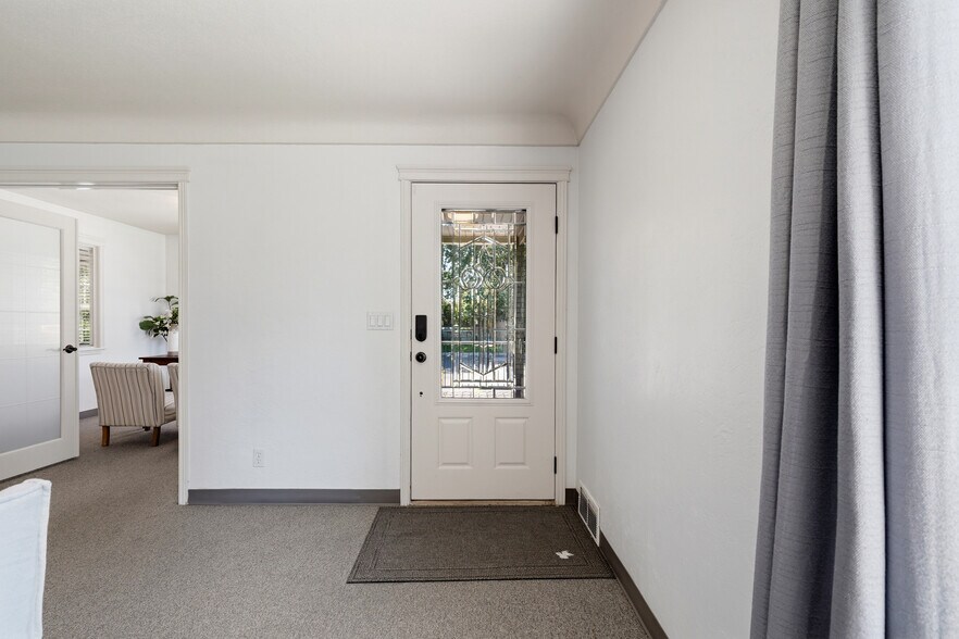 More Photos Of 2490 N Locust Grove Rd, Meridian Office For Sale