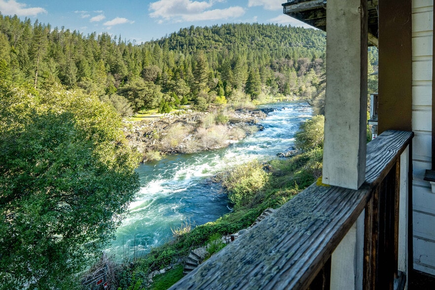 More Photos Of 15432 Washington Rd, Washington Storefront Retail Residential For Sale