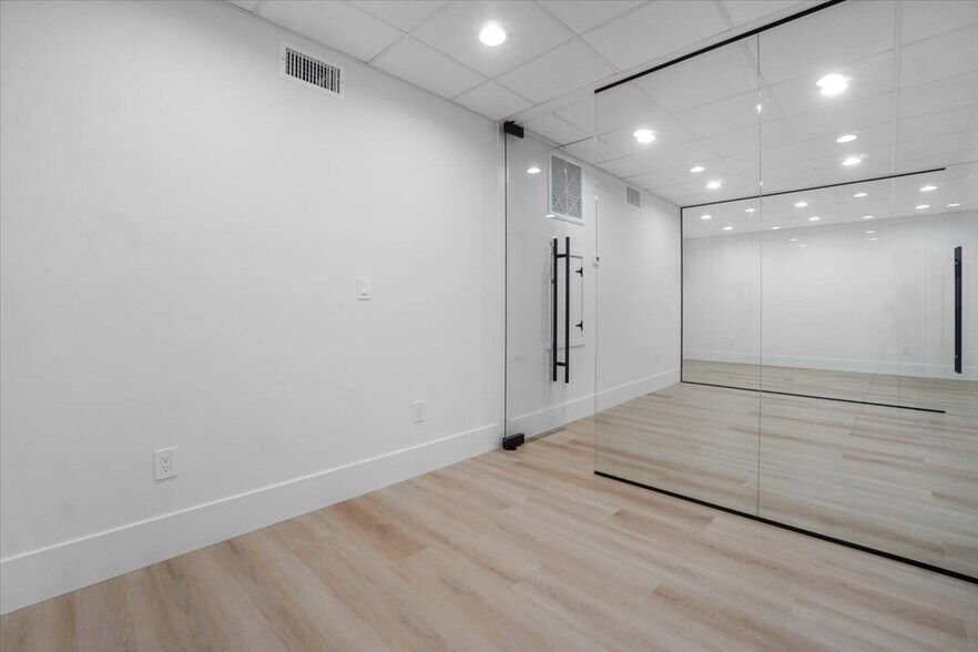 More Photos Of 1240 N Jefferson St, Anaheim Warehouse For Sale