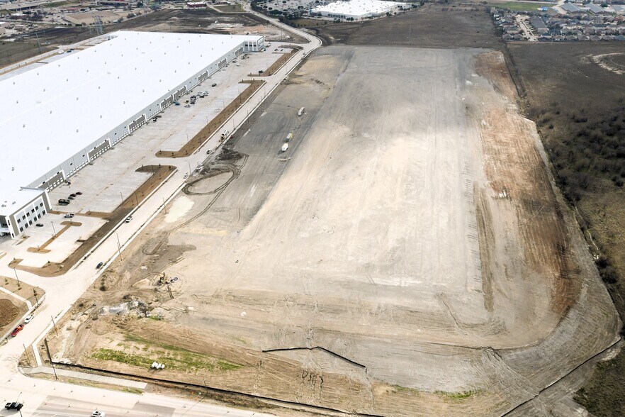 More Photos Of 9501 Silver Creek Rd, Fort Worth Warehouse For Lease