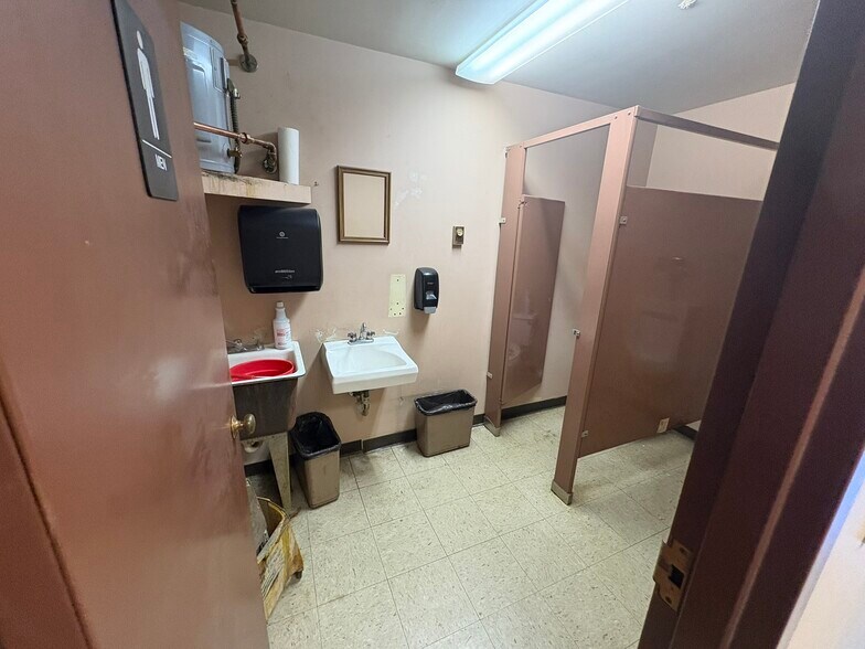 More Photos Of 1255 Lakeside Dr, Jackson Warehouse For Sale