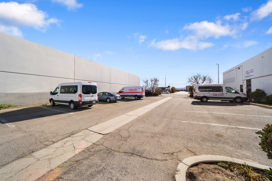 More Photos Of 647 W Avenue L 14, Lancaster Service For Lease