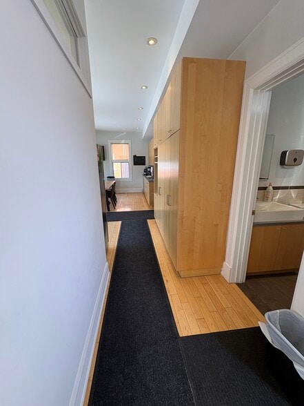 More Photos Of 510-512 Décarie Boul, Saint-Laurent Loft Creative Space For Sale