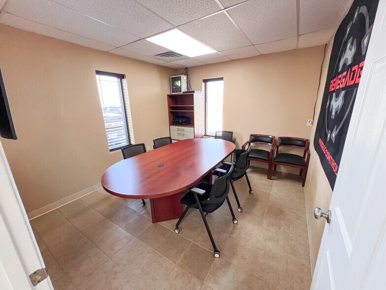 More Photos Of 140 Eaglehart Rd, Odessa Warehouse For Sale