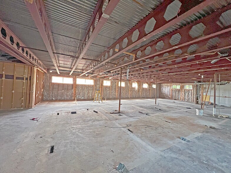 More Photos Of 334 W Main St, Decatur Flex For Lease