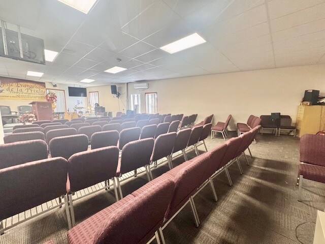 More Photos Of 1224 Hyde Park Ave, Hyde Park Loft Creative Space For Lease