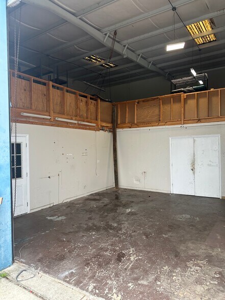 More Photos Of 716 Wesley Ave, Tarpon Springs Warehouse For Lease