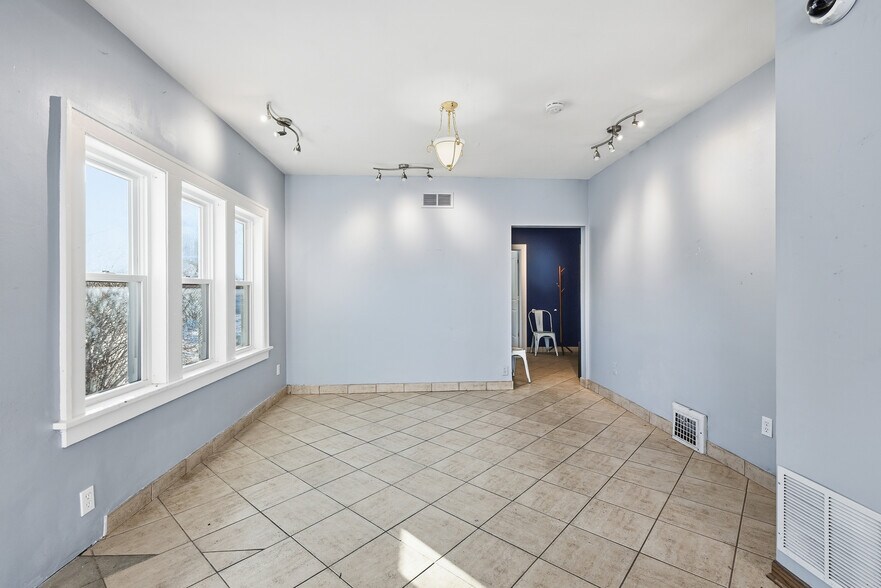 More Photos Of 5901 W Vliet St, Milwaukee Storefront Retail Residential For Lease