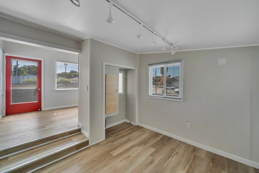 More Photos Of 339 S Pacific Coast Hwy, Redondo Beach Specialty For Lease