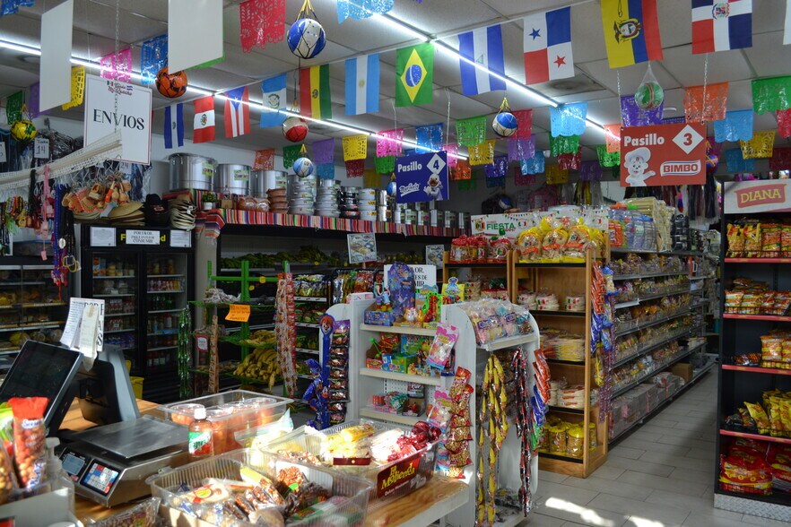 More Photos Of 4186 University Blvd, Jacksonville Convenience Store For Sale