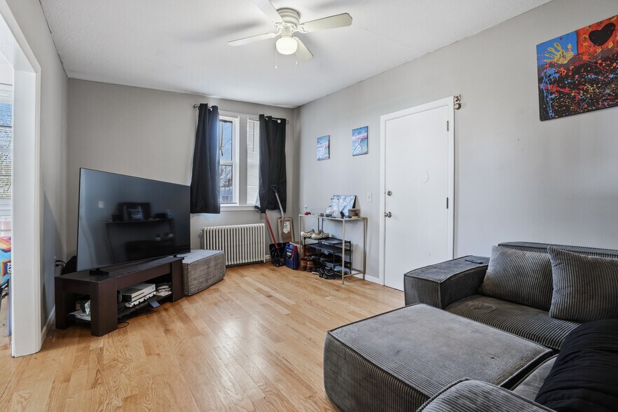 More Photos Of 632 Fall River Ave, Seekonk Apartments For Sale