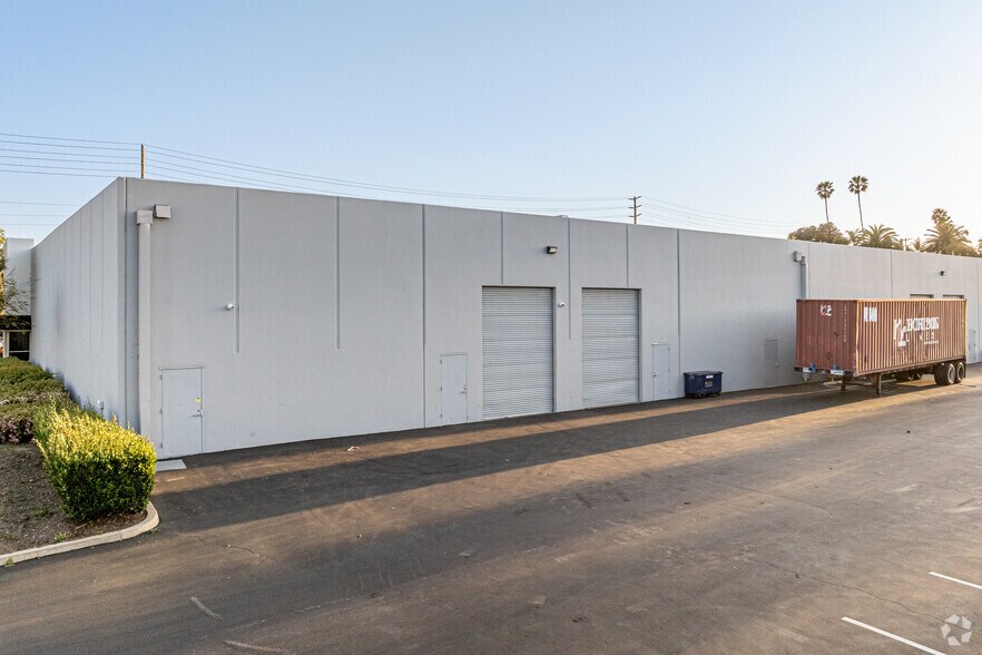 More Photos Of 11947 Florence Ave, Santa Fe Springs Manufacturing For Lease