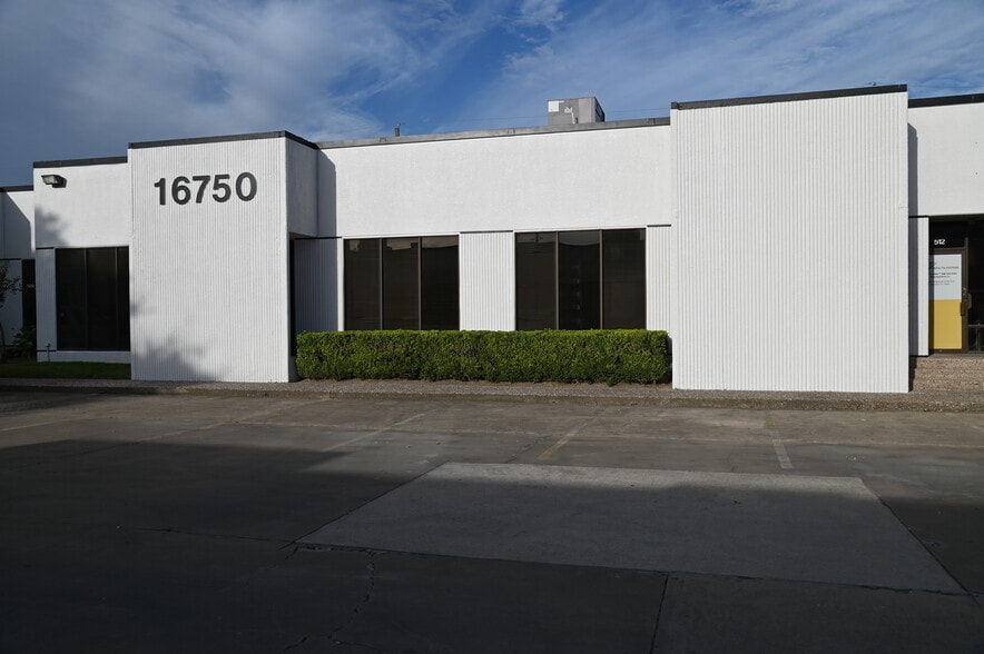 More Photos Of 15534 W Hardy Rd, Houston Unknown For Lease