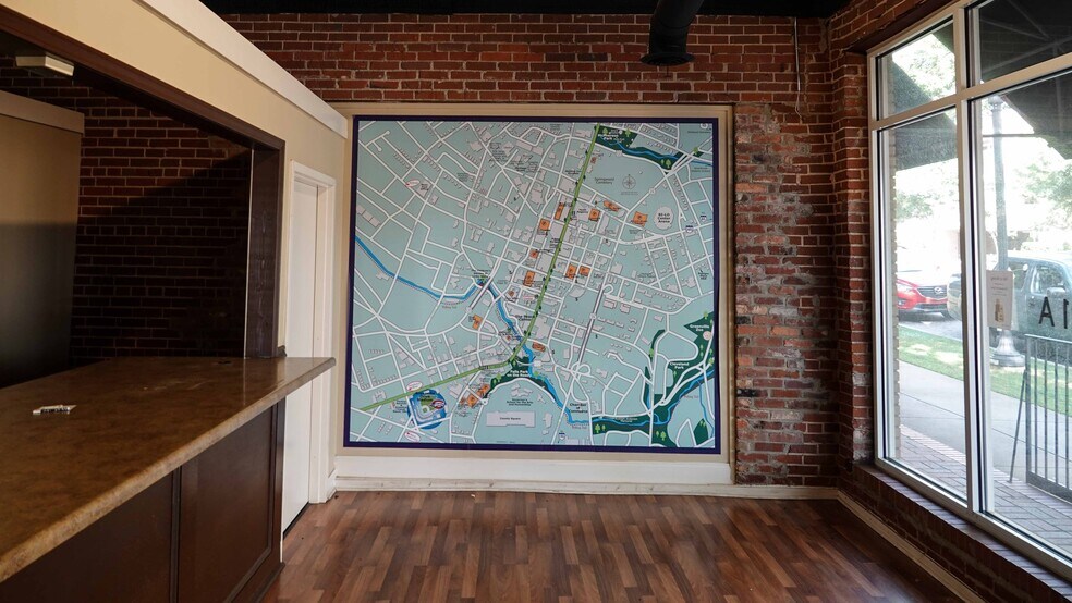 More Photos Of 1021 S Main St, Greenville Freestanding For Lease