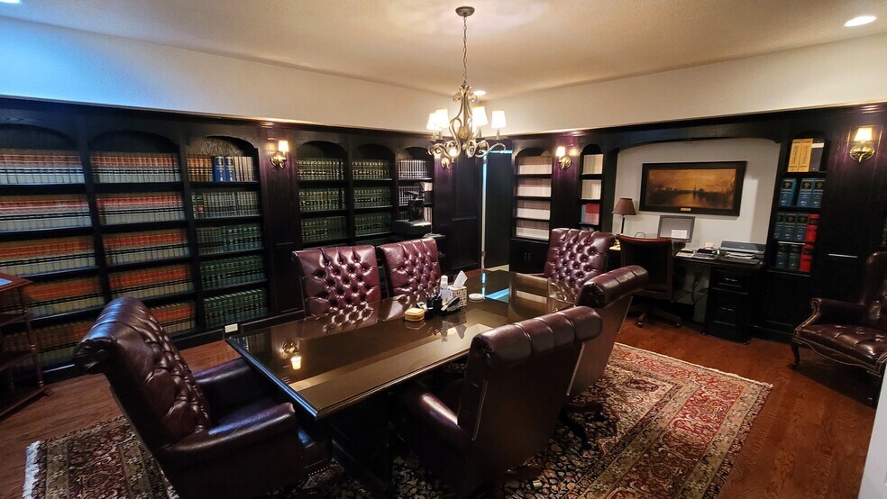 More Photos Of 101 Chapman St, Greenville Office For Sale