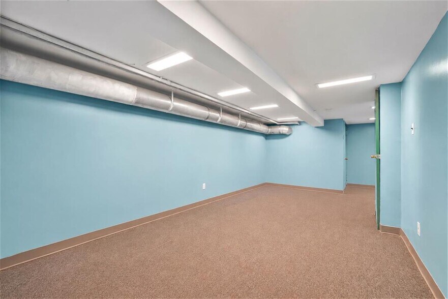 More Photos Of 10717 Metropolitan Ave, Forest Hills Flex For Sale