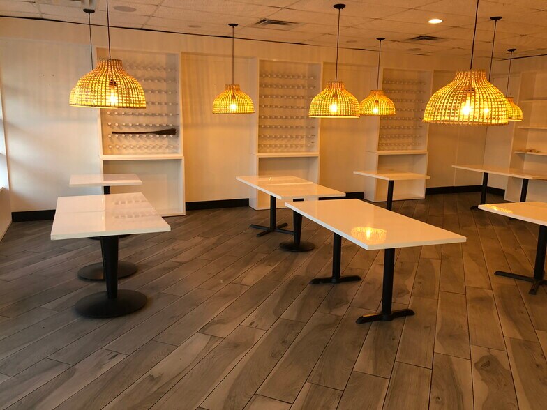 More Photos Of 2210-2220 NE 123rd St, Miami Restaurant For Lease