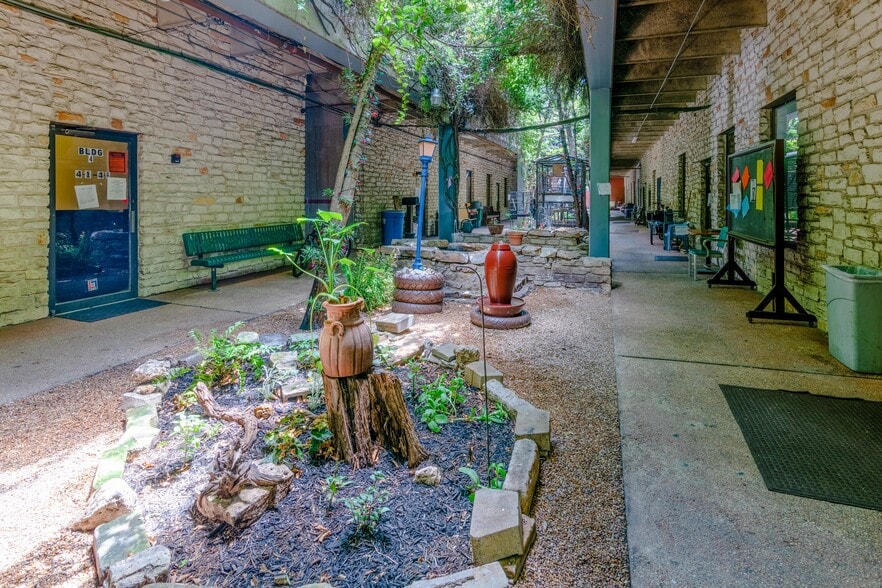 More Photos Of 2101 E Ben White Blvd, Austin Shelter For Sale