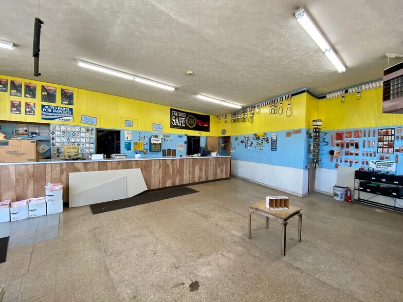 More Photos Of 973 Genesee St, Rochester Auto Repair For Sale