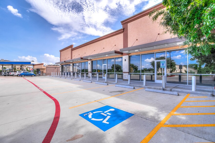 More Photos Of 18010 Kingsland Blvd, Houston Unknown For Lease