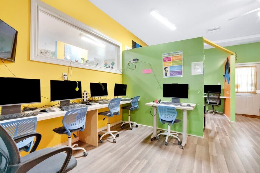 More Photos Of 123 W Rhode Island Ave, Orange City Storefront Retail Office For Sale