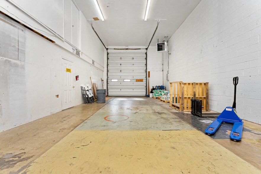 More Photos Of 9208 Venture Ct, Manassas Park Warehouse For Sale