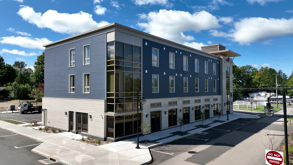 More Photos Of 11 Edgewater Cir, East Hampton Office For Lease