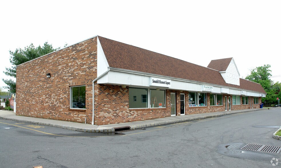 More Photos Of 12 Snowhill St, Spotswood Freestanding For Lease