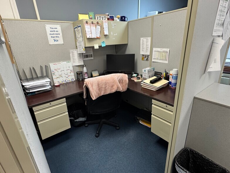 More Photos Of 232-236 Industrial Park Dr, Commerce Office For Lease