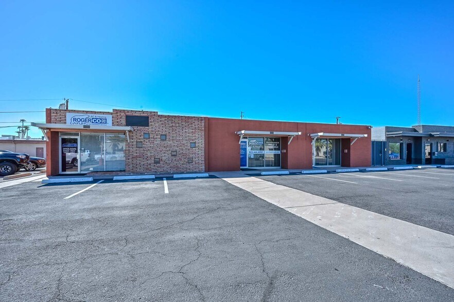 More Photos Of 11123-11127 W Nevada Ave, Youngtown Office For Sale