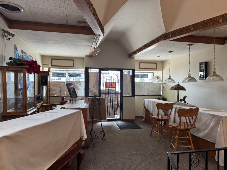 More Photos Of 623 S Kansas Ave, Topeka Storefront Retail Office For Sale