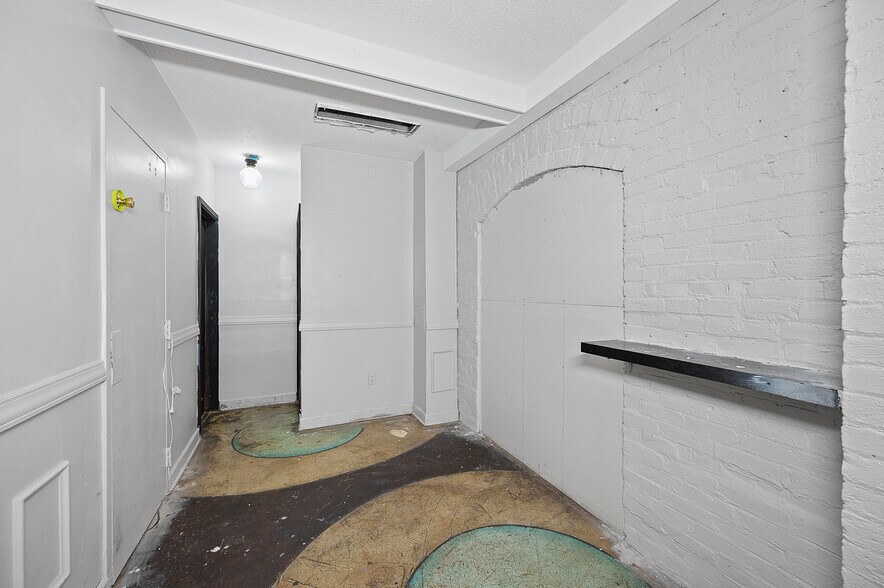 More Photos Of 126 W Sixth St, Cincinnati Apartments For Lease