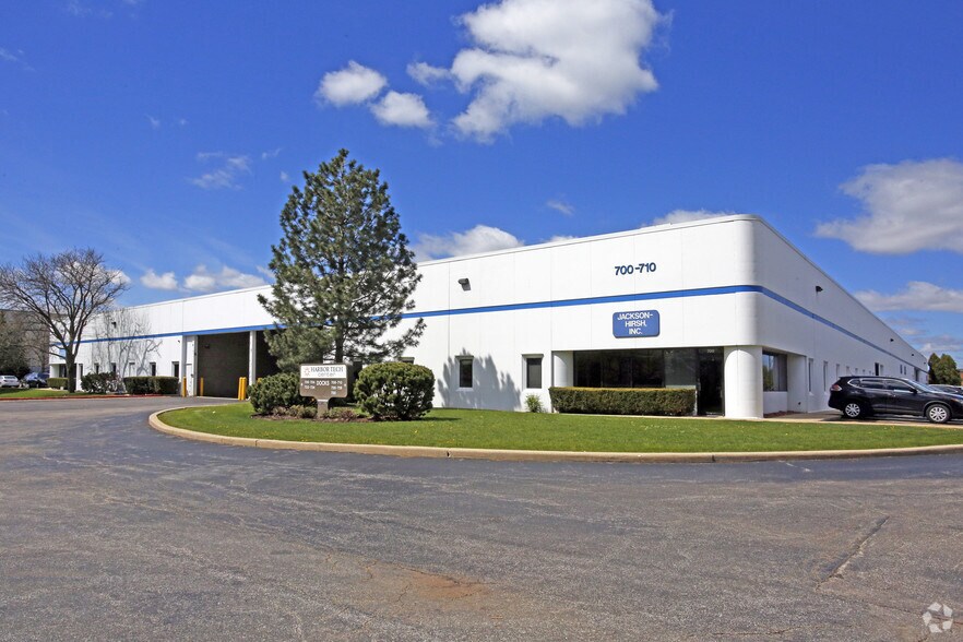 More Photos Of 700-730 Anthony Trl, Northbrook Warehouse For Lease