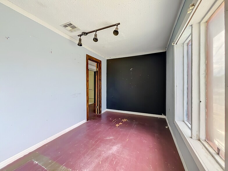 More Photos Of 180 S County Road 427, Longwood General Retail For Lease
