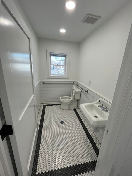 More Photos Of 192 Ny-17, Tuxedo Park Restaurant For Lease