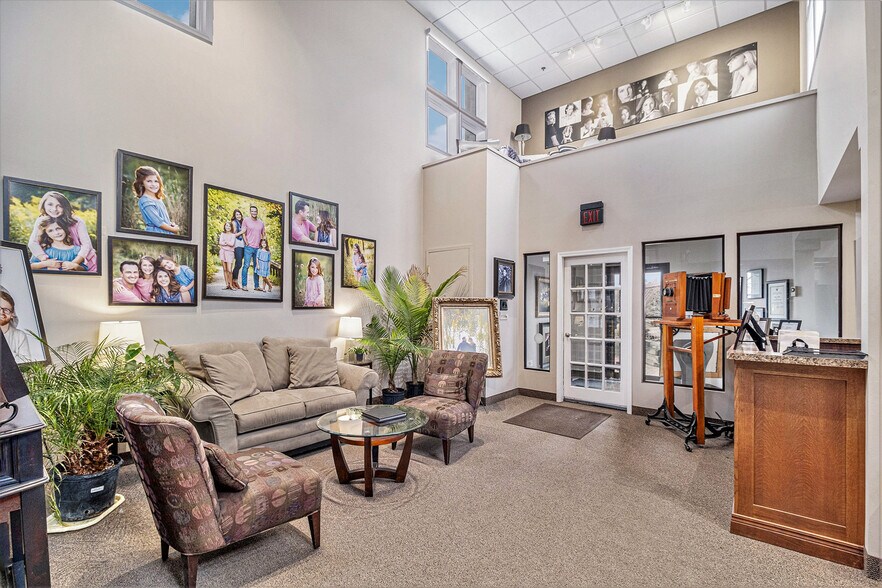 More Photos Of 33431 Grand River Ave, Farmington General Retail For Sale