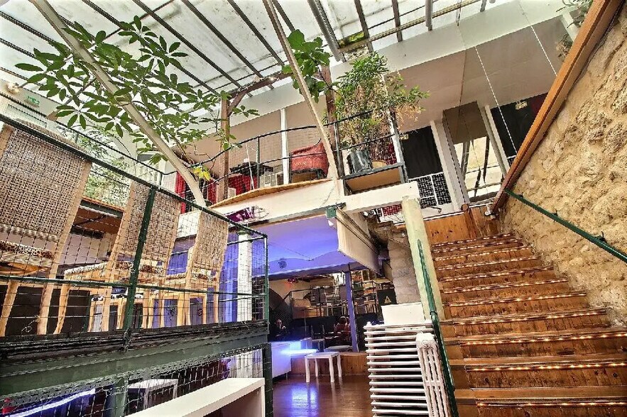 More Photos Of 98 Rue Jean-Pierre Timbaud, Paris Office For Sale