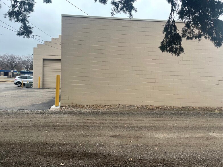 More Photos Of 1603 Main St, Winfield General Retail For Sale