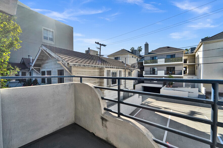 More Photos Of 1236 21st St, Santa Monica Apartments For Sale