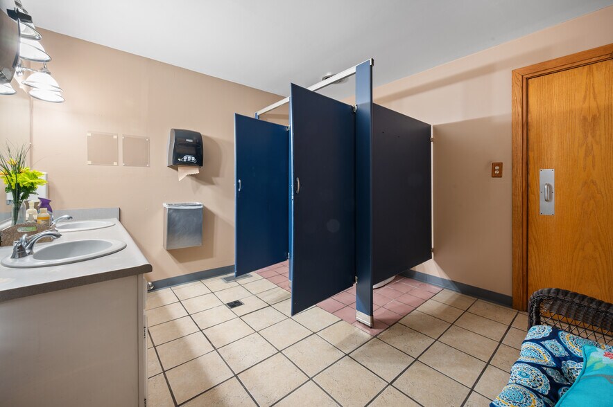 More Photos Of 2830 E Grand River Ave, Howell Lodge Meeting Hall For Sale