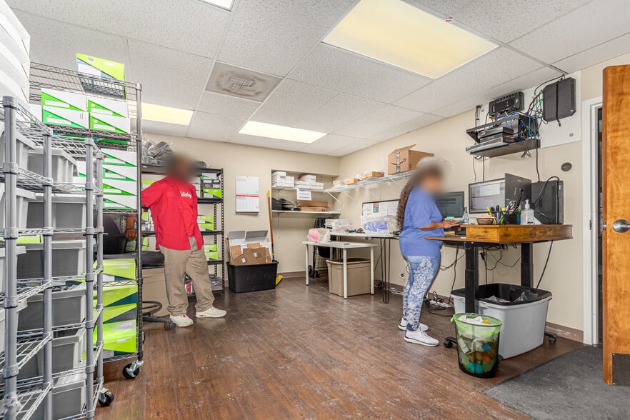 More Photos Of 374 Norfolk St, Aurora Warehouse For Sale