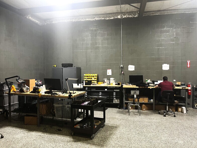 More Photos Of 418 Clifton Dr, Houston Warehouse For Sale